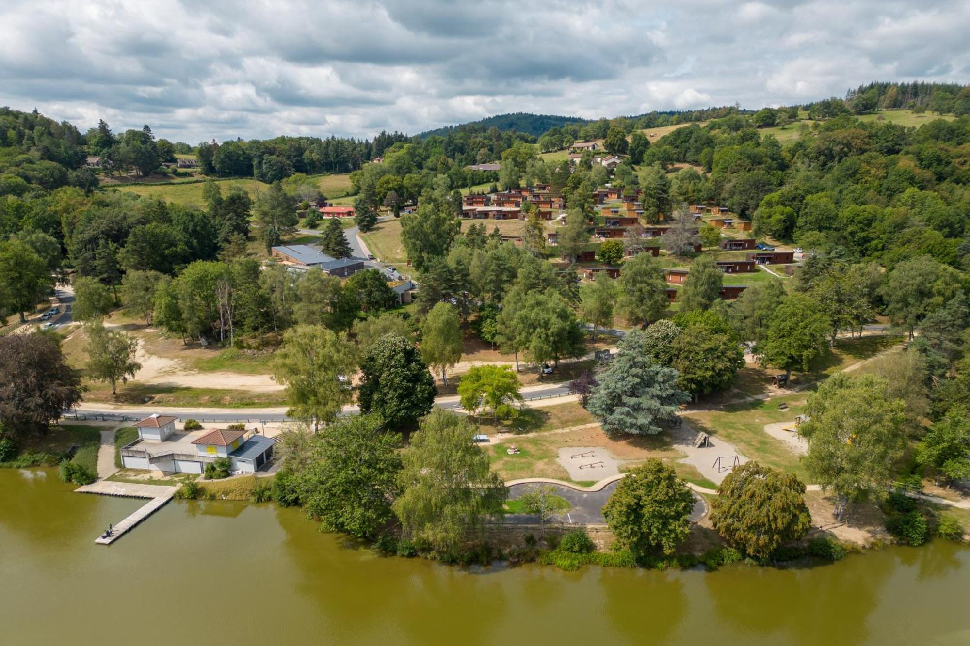Les Demeures Du Lac Saint-Rémy-sur-Durolle Eksteriør bilde